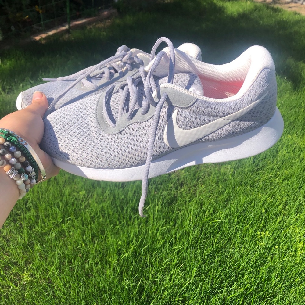 Nike grey Tanjuns